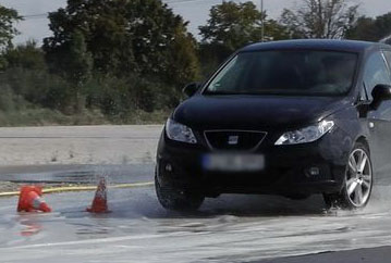 Jetzt Fahrsicherheitstraining buchen! Jetzt Fahrsicherheitstraining buchen!